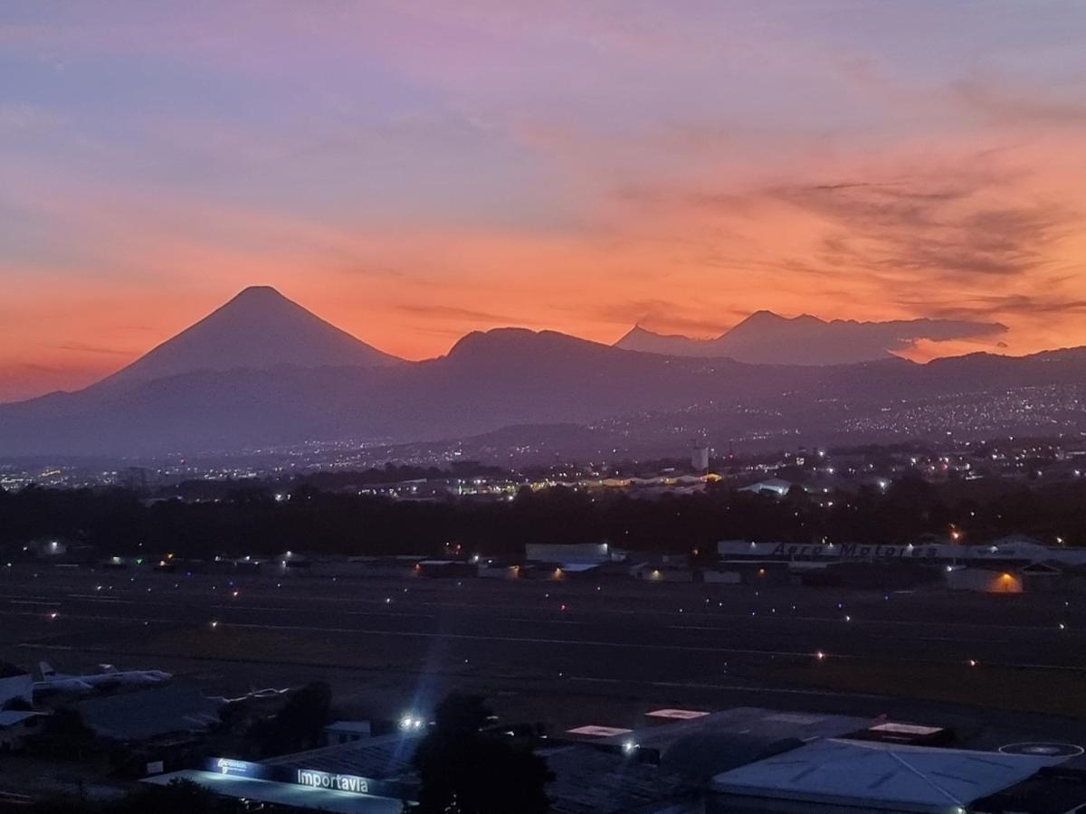Amazing Aircrafts Views In Front Of Airport Lejlighed Ciudad Guatemala Eksteriør billede