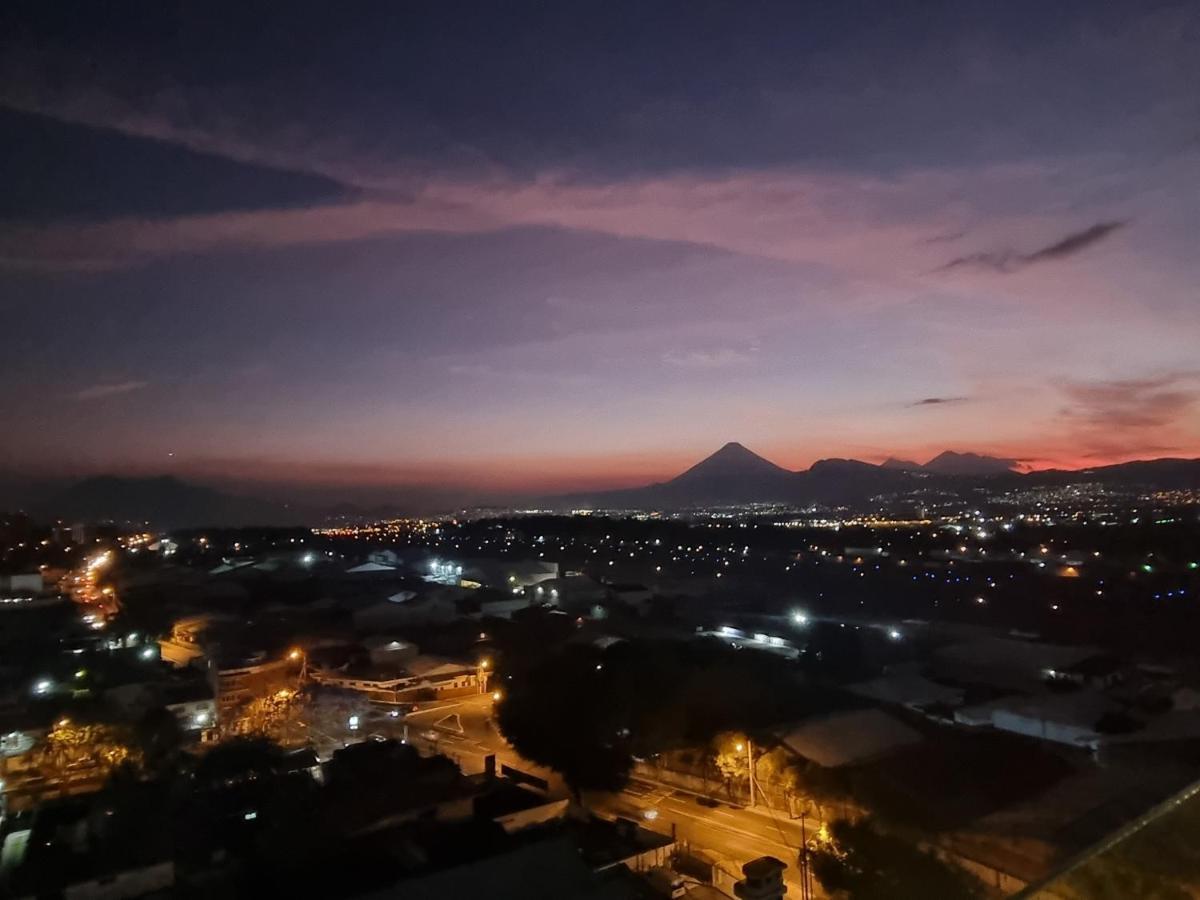 Amazing Aircrafts Views In Front Of Airport Lejlighed Ciudad Guatemala Eksteriør billede