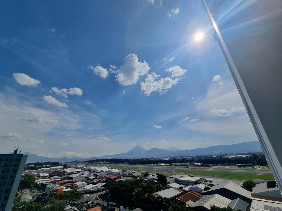 Amazing Aircrafts Views In Front Of Airport Lejlighed Ciudad Guatemala Eksteriør billede