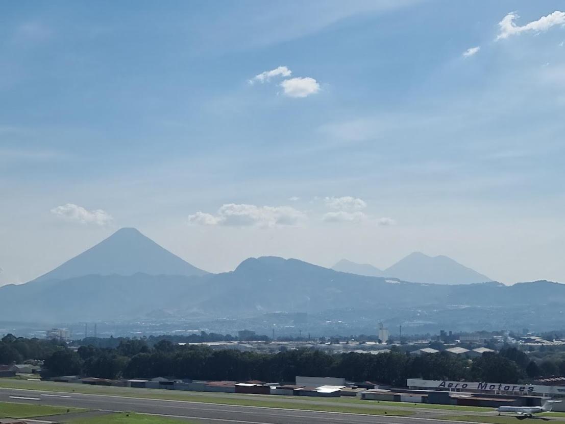 Amazing Aircrafts Views In Front Of Airport Lejlighed Ciudad Guatemala Eksteriør billede