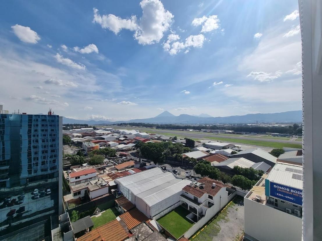 Amazing Aircrafts Views In Front Of Airport Lejlighed Ciudad Guatemala Eksteriør billede