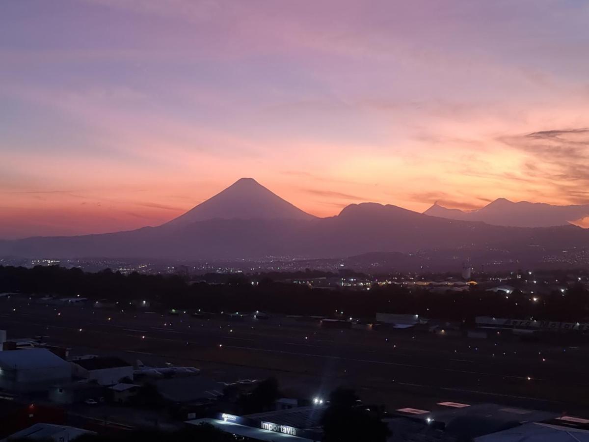 Amazing Aircrafts Views In Front Of Airport Lejlighed Ciudad Guatemala Eksteriør billede
