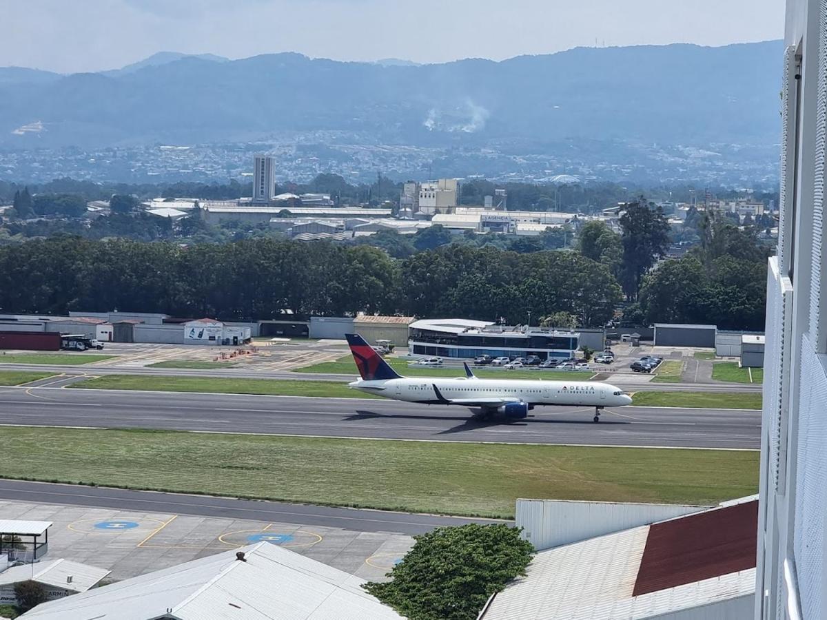 Amazing Aircrafts Views In Front Of Airport Lejlighed Ciudad Guatemala Eksteriør billede