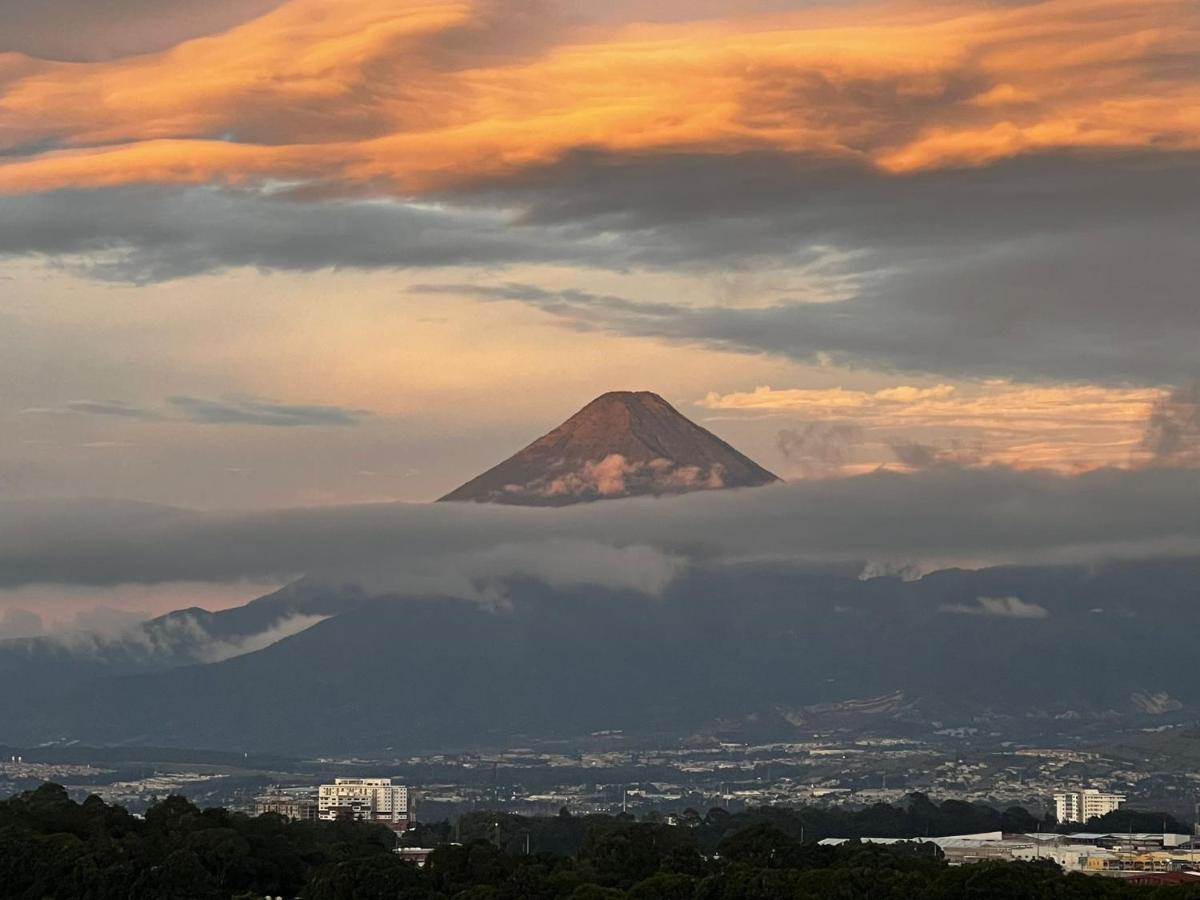 Amazing Aircrafts Views In Front Of Airport Lejlighed Ciudad Guatemala Eksteriør billede